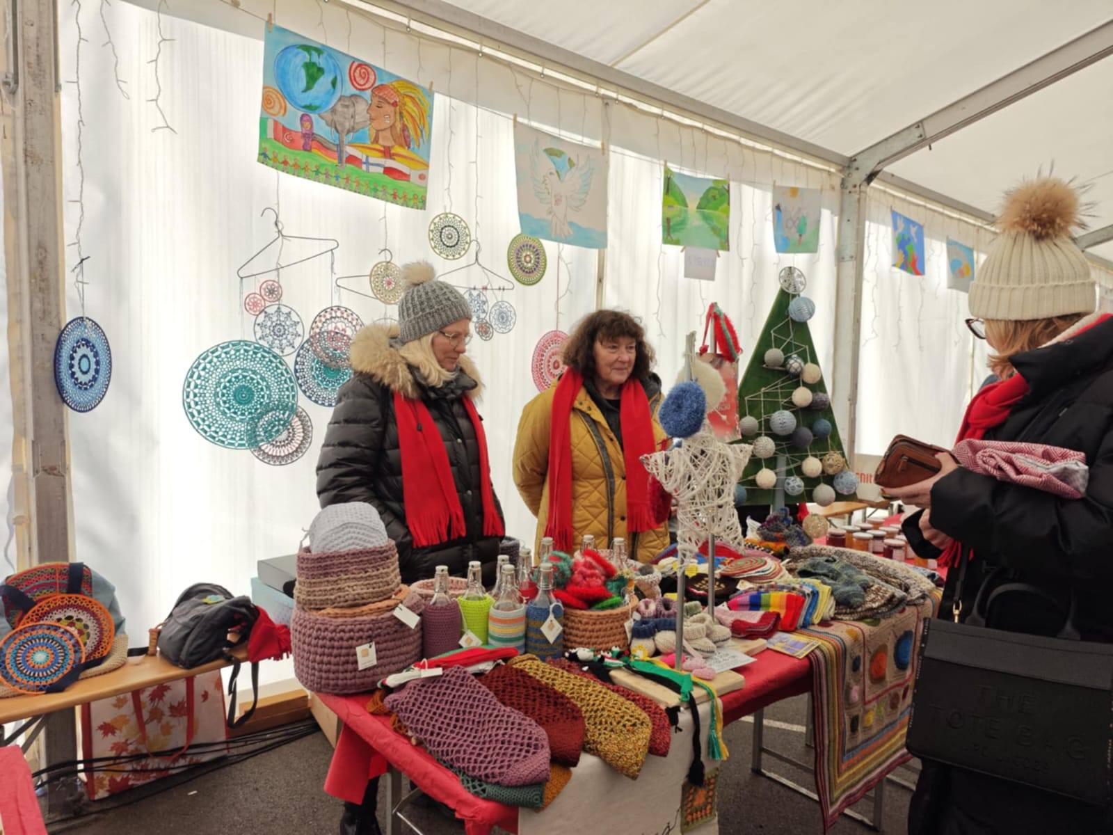 Veseli december 2025: Dan Dobrodelnosti in božični program Leo in Lions kluba