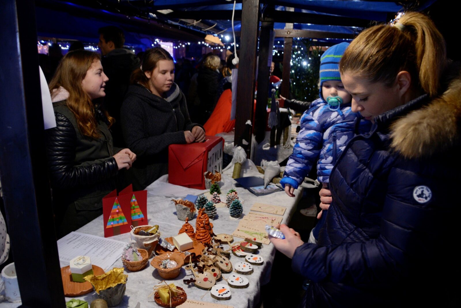 Veseli december 2025: Božična tržnica OŠ Ivana Cankarja
